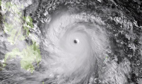 monster-typhoon-philippines-haiyan_73273_600x450.jpg